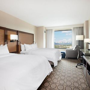 M Club level Guest room 1 King